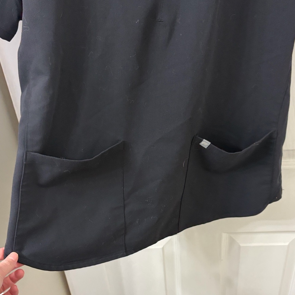 Fabletics Scrub Set - Picture 3 of 12